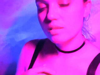 Xyulove Poses Cutely for the Camera and Gives All Her Subscribers a Gentle Kiss