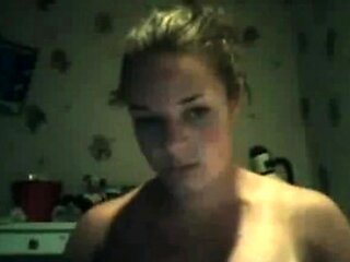 Creamy Pussy Squirts on Webcam