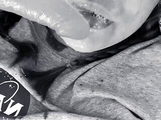 Amateur brunette ariana marie solo toying