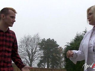 EuropeMaturE Busty British Mature Eve Jayne Solo Masturbation