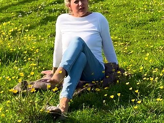 Classy blonde enjoying hot foot fetish sex
