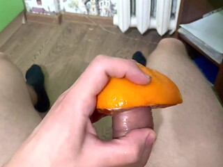 Teen gets her citrus fruit filled with jizz