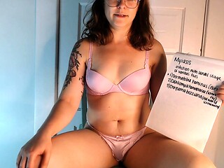 Brunette Couch Webcam Solo Fun Masturbating