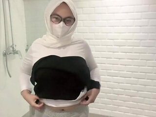 Stepsister caught showing off her big body and breasts