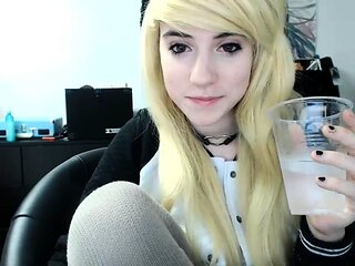 Blonde Teen Solo Masturbating On Webcam