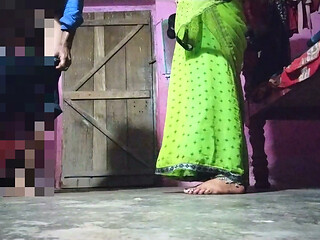 Desi Hindi sexy hot fucking by lifting the saree and standing in canoe style and making a mare