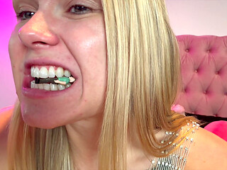 Juliana Marie's '90s Giantess Fantasy 4K POV Devouring Ecstasy Awaits!