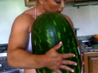 strong Anna crush melone