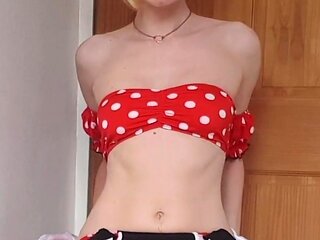 Close up MILF masturbation