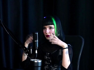 Decidiu investir em conte&uacute_do porn&ocirc_, foi chamada na dire&ccedil_&atilde_o da escola por um v&iacute_deo vazado, perdeu a virgindade na cama da m&atilde_e - Carol RHCP (SHEER/RED)