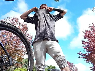Pedalar me deixa com muito tes&atilde_o
