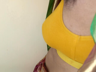New Married Women Showing Her Cute Structure