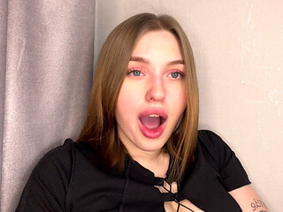 A Girl with a Juicy Ass Cums While at Home Alone