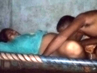 Bhabhi ne rat me chudai ki chut me mal dalbaya