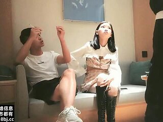 AI HD 2K repair 2020-9-18 91 Mr. Chen made an appointment with a girl with a short skirt, and fucked her with a blowjob. She raised her pussy and fucked her sideways in and out of the way.
