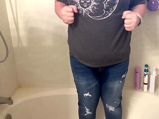 foxie wet her pants :[