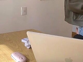 Mi Secretaria Menea Su Culo Y Me Deja Agarrarle Las Nalgas