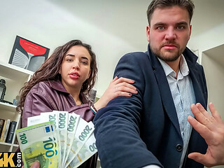 HUNT4K. My Boyfriend doesn'_t mind when his Slut fucks a Stranger