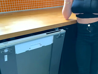 Le r&eacute_parateur ne vient pas que pour le lave vaisselle, il vient aussi pour baiser ma femme !