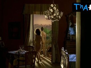 Valeria Golino Caboose, Hooters Episode in Il Foot Nero