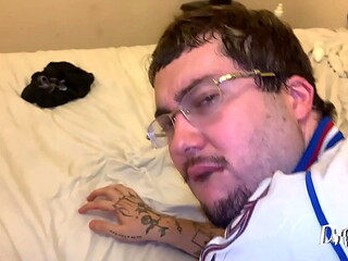 Novinho fez 18 anos e eu dei meu cuzinho de presente de anivers&aacute_rio (COMPLETO NO RED)