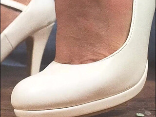 Giantess Haydee Rodriguez in White High Heels