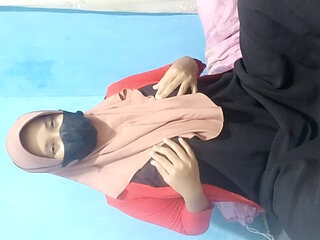 Hijab Girl Masturbating Thirsty Warmth