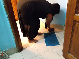 Saudi Maid Huge Ass Fucked by Owner's 18yo Stepson When She Was Cleaning His Room