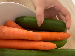 Healthy Meal: Curvy Teen Solo Fuck with Cucumber