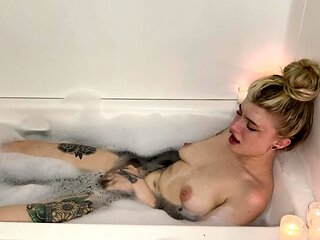 Close up MILF masturbation