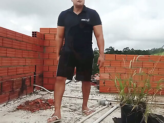 YURI GA&Uacute_CHO - PEDREIRO DOTADO MACETANDO A PICA NA LAJE - URSO GOZANDO COM A CACETA GROSSA - YURI GA&Uacute_CHO GOZANDO