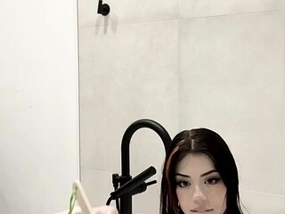 Hannah Owo Cute Petite Nude Bath And Hot Tease Onlyfans