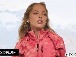 Passionate Outdoor Fuck: Blonde Bella Spark Ditches Boring Boyfriend for Intense Pounding from Stranger Alberto