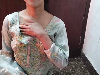 Step sister ko bathroom me pakad ke pel diya