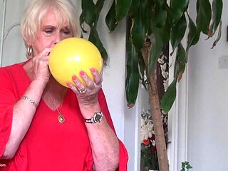 Blowing Up Balloons - Sparkle